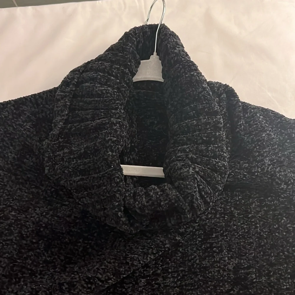 Britt’s Knit Poncho - Picture 4 of 7